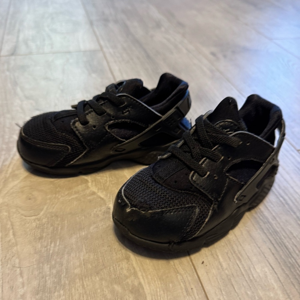 Nike boy sneakers